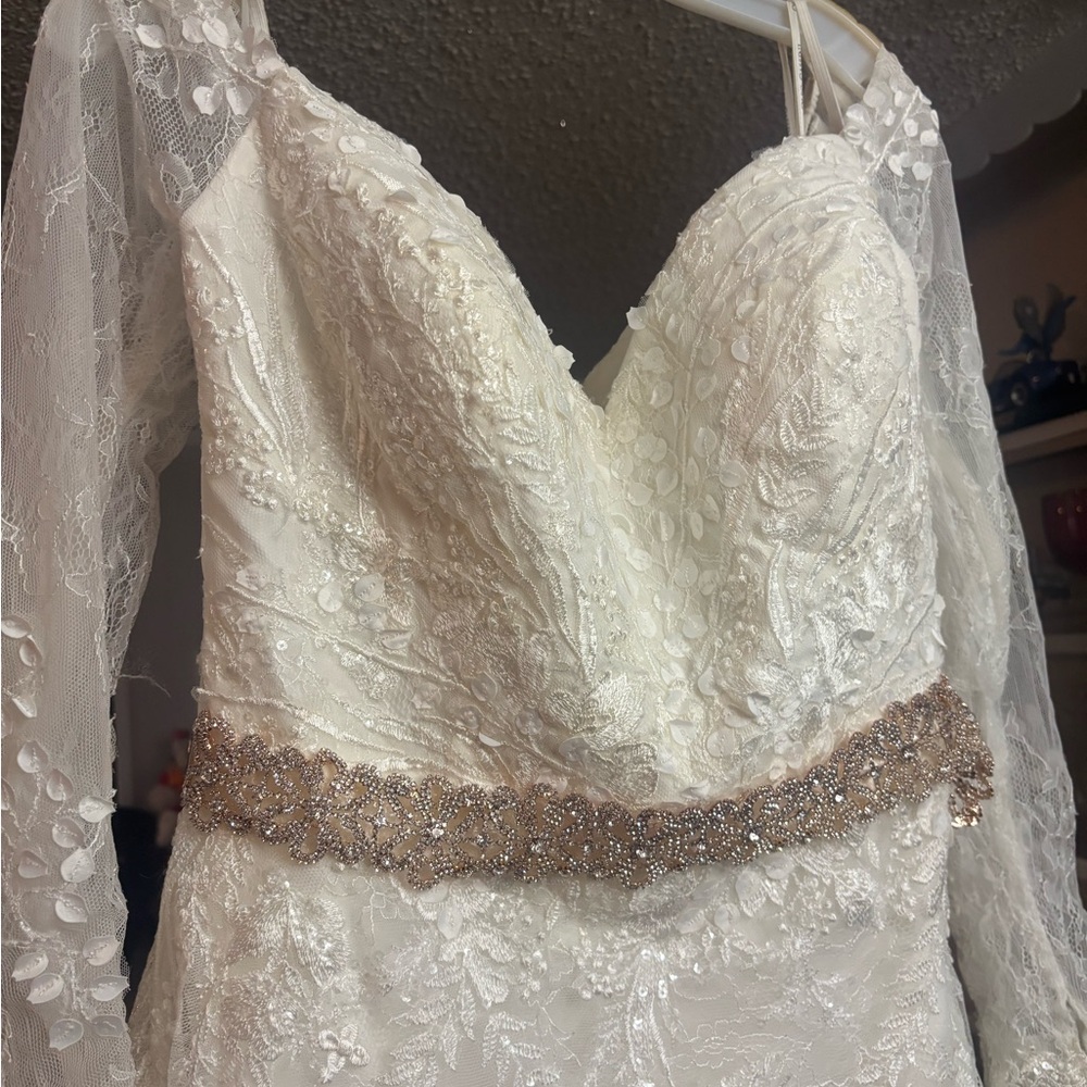 Oleg Cassini White Lace Wedding Dress with Gold Accents-worn once!! No flaws